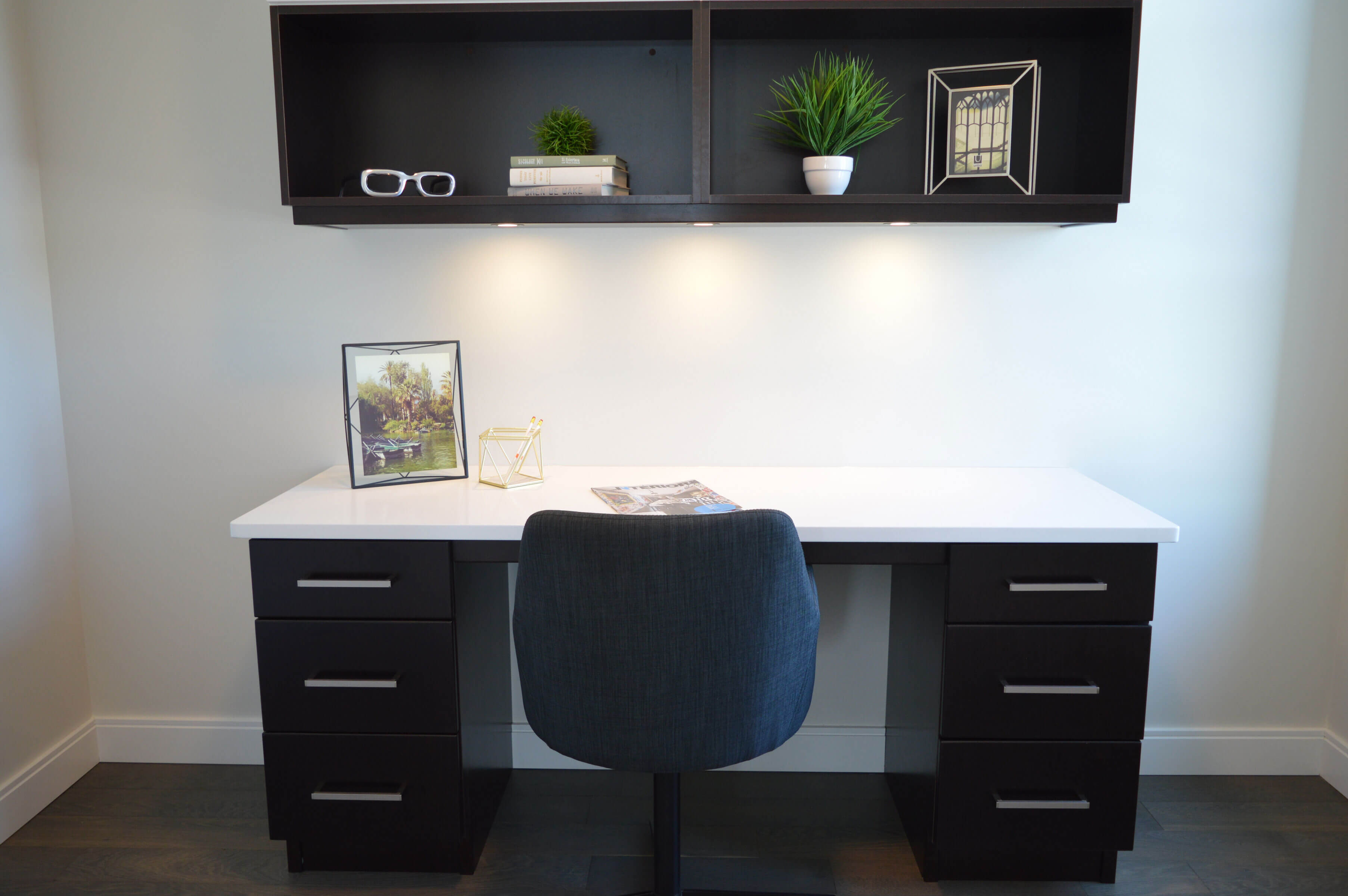Where Should You Place Your Desk in a Home Office?